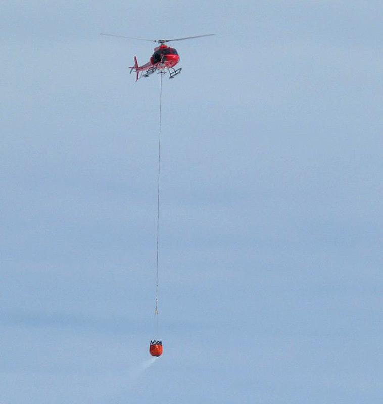 Der Bambikessel der sonst für Feuerbekämpfung genutzt wird, fast rund 720 Liter Wasser. (Photo: Andrew Davidson)