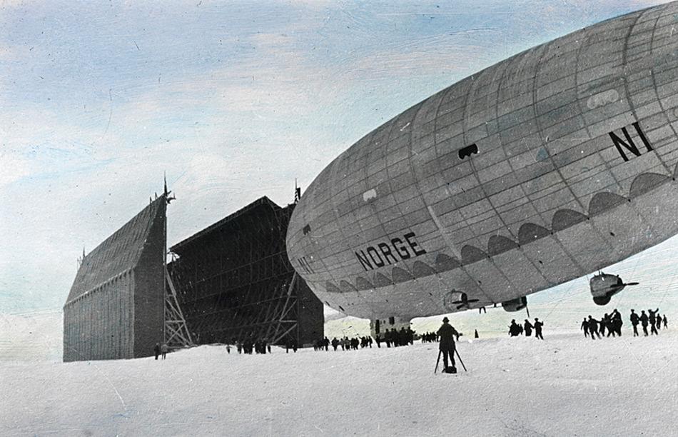 Das Luftschiff «Norge» in Ny-Ålesund im Mai 1926 kurz vor dem Start in Richtung Nordpol.